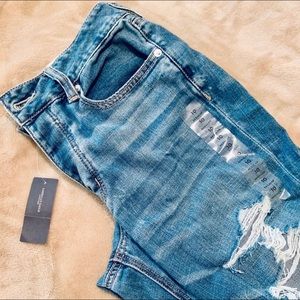 BRAND NEW American Eagle Tomgirl Ripped Jeans!